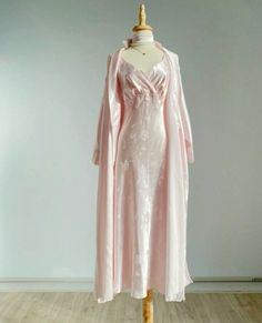 Princess Nightgowns Silk, Sleep Gown Aesthetic, Vintage Pjs Aesthetic, Princess Pajamas Aesthetic, Silk Night Gown Aesthetic, Royal Nightgown Princesses, Night Gowns Aesthetic, Night Robe Aesthetic, Vintage Nightgown Aesthetic