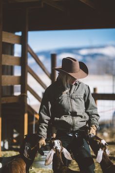 90s Cowgirl Outfits, Rodeo Jeans, Foto Cowgirl, Cowgirl Style Outfits, Rodeo Life, Looks Country