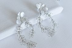 The Ollie earrings will transport you to the sun-drenched isles of ancient Greece, surrounding you in an aura of elegance and grace. Elevate your bridal look with this exquisite accessory that beautifully complements any wedding dress. DETAILS ❁Handcrafted dip resin blooms with fresh water pearl details. ❁Features a curvy leafs arrangement for a delicate, ethereal look. ❁Feather-light design ensure effortless on-ear experience. ❁Designed and handmade in Canada. Worldwide shipping. ❁Beautifully g Handmade Flower Chandelier Earrings For Wedding, Leaf-shaped Wedding Jewelry With Matching Earrings, Elegant Leaf-shaped Wedding Jewelry, Delicate Handmade Chandelier Earrings For Wedding, Dainty Silver Chandelier Earrings For Wedding, Delicate Handmade Silver Bridal Earrings, Handmade Leaf-shaped Wedding Earrings, Handmade Leaf-shaped Earrings For Weddings, Handmade Leaf-shaped Wedding Jewelry