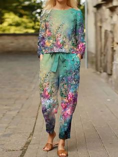 Green Floral Two-Piece Suit Making Dolls, Painted Clothing, Floral Two Piece, Stylish Suit, Fashion Themes, Colorful Life, Cozy Fashion, Daily Workout, Women's Casual