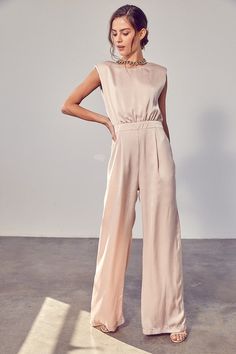 Shoulder padded wide leg jumpsuit. Jumpsuit Outfit Wedding, Tan Jumpsuit, Beige Jumpsuit, Beautiful Jumpsuits, Silk Jumpsuit, Outfit Wedding Guest, Two Piece Jumpsuit