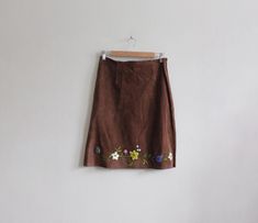 Vintage Joseph Altier Walker 1990s/Y2K skirt in dark brown suede leather with waistband-less waist, a-line silhouette, side zipper, unfinished hem, short mini length, and heavy beaded and embroidered floral motif along hem. Skirt is unlined. Good vintage condition with some overall wear including scuffs and marks on suede. full garment measurements: waist: 31" hip: 38.75" length: 22.75" size marked: Large fits like: Medium label: Joseph Altier Walker genuine leather Please, take these measurements into consideration and compare them to a similar item of your own to ensure a good fit. All sales final. shop more vintage skirts & pants: http://etsy.me/29Wh98e visit the shop: https://www.etsy.com/shop/tobedetermined Beautiful Nightgown, Brown Suede Skirt, Y2k Skirt, Vintage Skirts, Suede Skirt, Hem Skirt, Blue Satin, Black Midi Dress, Vintage Skirt