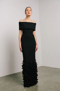 Elegantes Party Outfit, Collar Gown, Ellie Saab, Mother Of The Bride Dresses Long, Rolled Collar, Black Off Shoulder, Black Gown, Long Gown, Tie Dress