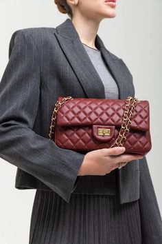 Discover timeless elegance with our classic quilted leather shoulder bag, the ultimate accessory for women who value style and practicality. Whether for work, casual outings, or formal occasions, this bag effortlessly complements any wardrobe. Features: Premium Material: Crafted from soft, genuine quilted leather for luxurious durability and timeless appeal. Elegant Hardware: Features gold accents (or silver for the ivory bag) for a sophisticated and polished look. Organized Design: Multiple com Thoughtful Gifts For Her, Everyday Purse, Crossbody Tote, Quilted Leather, Gift For Wife, Work Casual, Stylish Accessories, Polished Look, Gifts For Wife