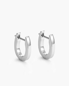 Achieve understated style with our women's Huggie Earrings in silver. Their simple yet stylish design makes them perfect for everyday wear, and the 925 sterling silver post ensures durability and comfort, allowing you to wear them with confidence. Huggie Earrings Silver, Understated Style, Solid Gold Chains, Silver Shop, Huggie Earrings, Simple Earrings, Pendant Bracelet, Men's Rings, Silver Man