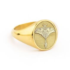 A beautiful moth design engraved in our best-seller signet rings! *real images of the ring, taken by us* Face Size: 13x11mm Material: - Sterling Silver (925) - 9K Gold (375) - 14K Gold (585) - 18K Gold (750) *All signet rings are hallmarked on the back for certification* - We offer FREE Worldwide DHL & FedEx Shipping! - Branded DanelianJewelry Gift Box with each order! Our customer service is available 7 days a week. Leave us your message, and we will get back to you within a little time. ✔️ Tra Solid Gold Signet Ring, Female Signet Ring, Men Signet Ring Gold, Luxury Gold Butterfly-shaped Ring, Vintage Gold Butterfly Ring Gift, Engraved Butterfly Jewelry For Anniversary, Signet Rings Women Vintage, Moth Ring, Gold Cat Ring