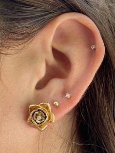 "Cute and dainty 14k solid gold flower design with a natural diamond set in the center. These earrings are set in 14k gold push back closure and a brushed, texture gold finish. Hypoallergenic and double rhodium plated for an extra shiny finish. <> ✔ 14k Solid Gold ✔ Length: 1.50 cm ✔ Width: 1.50 cm ✔ Diamonds: 2 natural diamonds, round cut, 0.05 carats ✔ Hypoallergenic ✔ Double Rhodium Plated Finish ✔ Weight: 6.2 grams Diamond stud earrings: https://www.etsy.com/listing/805062727/tiny-natu Gold Flower Design, Gold Flower Earrings, Stud Earrings Gold, Flower Stud Earrings, Square Earrings Studs, Square Stud, Flower Stud, Diamond Stud Earrings, Emerald Earrings