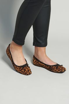 Step into wild elegance with our Soraya Ballet Flats. The cushioned insole ensures maximum comfort, making them ideal for all-day wear, while the slip-on design ensures easy wear. These flats are finished with a charming ribbon bow that adds a playful yet sophisticated touch. Whether you're pairing them with jeans for a casual look or a dress for a more polished ensemble, these flats will elevate your style effortlessly. Beautiful Basics by Carolina Lifestyle. Origin:PRC Material:Man-made Size G Ribbon Bow, Easy Wear, Ribbon Bows, Ballet Flats, Casual Looks, Animal Print, Ballet, Slip On, Ribbon