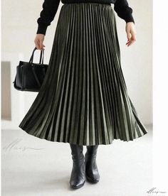 Elluis - Elegant Pleated High-Waisted Midi Skirt in a Fashionable Design Skirts Midi High Waisted, Types Of Skirts, A Line Skirt, A Line Skirts, Midi Skirt, A Line, High Waisted, Skirt, Design