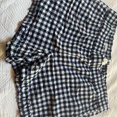 Super Cute Brand New Casual Gingham Bottoms With Relaxed Fit, Casual Gingham Relaxed Fit Bottoms, Plaid Cotton Shorts For Day Out, Casual Plaid Pajama Shorts With Elastic Waistband, Casual Plaid Cotton Shorts, Casual Plaid Shorts, Plaid Cotton Shorts For Beach, Plaid Cotton Beach Shorts, Plaid Cotton Shorts For The Beach