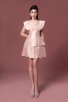 Fashioned with taffeta construction and a peplum top, The set exudes femininity. The pegged shoulder details and subtle flare makes this piece perfect for any evening occasion. Alternative Wedding Dresses, Mean Blvd, Website Page, Designer Collection, Pastel Pink, Online Fashion, Latest Fashion Trends, Peplum Top, Sleeve Styles