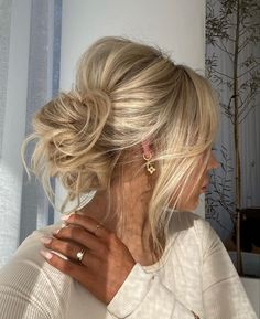 Ombré Blond, Jordans Wedding, Teen Hair, Bridesmaid Hair Inspo, Ombre Blond, Wedding Hair Up, Formal Hair, Guest Hair, Bridesmaid Hair Makeup