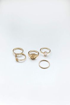 Ring pack Princess Polly Exclusive Princess Polly Lower Impact 90% reclaimed zinc 10% plastic Pack of five Gemstone detail Each style differs Gold-toned Resort Accessories, Sorority Jewelry, Fall Accessories, Sustainable Jewelry, Princess Polly, Accessories Rings, Floral Dress Black, Metal Rings, Womens Jewelry Rings