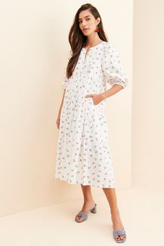 Rent Eviecras Midi Dress from Nuuly. Pick 6 items for $98/month. Free shipping + returns. Chic Relaxed Fit Dress For Brunch, Spring Midi Dress With Relaxed Fit For Daywear, Spring Relaxed Fit Midi Dress For Daywear, Relaxed Fit Midi Dress For Spring Garden Party, Relaxed Fit Spring Dresses For Casual Wear, Feminine Relaxed Fit Midi Dress For Daywear, Floral Print Relaxed Fit Dress For Brunch, Relaxed Fit Midi Dress For Garden Party, Feminine Midi Length Dress With Relaxed Fit