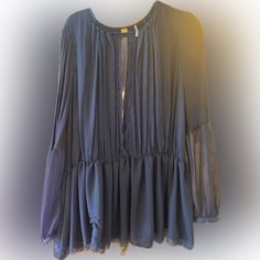 Stunning Blue Fp Top. Open In Back. Gorgeous Details. Never Worn. Blue Flowy Blouse For Party, Free People Top, Free People Tops, Free People, Color Blue, Womens Tops, Women Shopping, Blue, Clothes