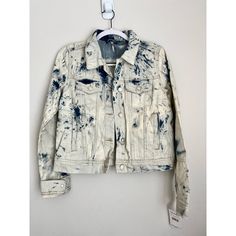 Free People Jones Tie Dye Blue Rumors Denim Jean Jacket. Has A Vintage Color To It. It’s Like A White, That’s Aged, But The Garment Is New. It’s Made To Look That Way. Machine Wash Cold, With Like Colors. Use Only Non-Chlorine Bleach Tumble, Dry Low. Pit To Pit: 18 In With Buttons Closed. Length: 21 In. This Garment Has Four Pockets, And A Button Down Front. You Could Also Role Of The Sleeves A Bit , For Another Look. Indigo Denim Jacket With Pockets For Spring, Spring Indigo Denim Jacket With Pockets, Spring Blue Washed Outerwear, Casual Indigo Outerwear For Spring, Long Sleeve Bleached Denim Jacket For Spring, Bleached Long Sleeve Denim Jacket For Spring, Spring Cotton Outerwear With Bleached Details, Indigo Cotton Denim Jacket For Spring, Spring Bleached Cotton Outerwear