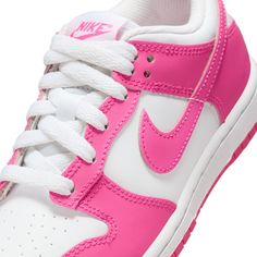 The Nike Dunk Low is the '80s basketball classic that you know and love. With clean color blocking and durable materials, this new colorway is a must-have in your toddler's collection. All Jordans, Nike Models, Cute Nike Shoes, Cute Nikes, Jordan 11 Retro, Vans Shop, Jeans For Short Women, Nike Kids, Kids Socks