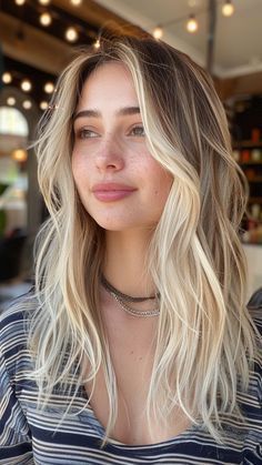 Hair Dye Blue, Bronde Balayage, Hair Color Options, Hair Mistakes, Aging Hair, Honey Hair, Hair Growth Tips, Summer Hair Color, Chestnut Brown