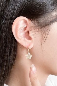 KOODING carries the latest jury earrings. KOODING is the global leading shopping website in providing authentic Korean fashion, beauty and lifestyle items, including clothing, cosmetics, shoes, accessories, and bags in affordable, fast, easy, and safe way. Cute Earrings Aesthetic Korean, Korean Fashion Earrings, Cute Korean Earrings, Anting Korean Style, Korean Accessories Aesthetic, Accessories Aesthetic Earrings, Korean Accessories Jewelry, Korean Earrings Aesthetic, Korean Jewelry Earrings