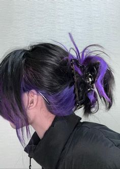 Purple On Brown Hair, Purple Hair Dye Ideas, Aesthetic Purple Hair, Fluttershy Hair, Pfp Aesthetic Purple, Brown To Pink Balayage, Hair Dyed Underneath, Pink Balayage, Dyed Hair Purple