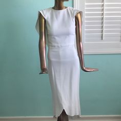 Antonio Berardi White Midi Dress. Round Collar. Sleeveless. Size 2. Made In Italy. Elegant Fitted Sleeveless Dress For Dinner, Luxury Sleeveless Maxi Dress For Wedding, Structured Sleeveless Formal Dress, Luxury White Sleeveless Evening Dress, Luxury Sleeveless Summer Evening Dress, Fitted White Sleeveless Dress For Evening, Structured Sleeveless Party Dress, White Fitted Sleeveless Evening Dress, White Fitted Sleeveless Cocktail Dress