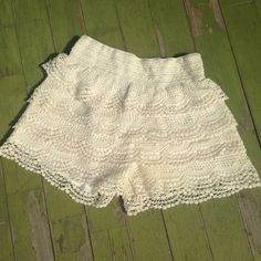 NWT Ivory White Lace Shorts Size S So pretty! Boutique Swim Coverups Feminine Cream Bottoms For The Beach, Feminine Cream Bottoms For Beach, Feminine Beige Bottoms For Vacation, Feminine Cream Beach Bottoms, Feminine Off White Bottoms For Summer, Feminine Off White Summer Bottoms, Chic Off White Shorts, Feminine Cream Bottoms For Summer, Chic Cream Shorts For Vacation