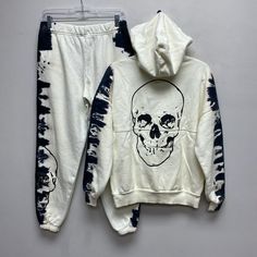 Spirit Jersey Mens Womens Skeleton/Skull Hoodie And Sweatpants Joggers Small New * Measurements: Please See Photos For All Measurements And Note Sometimes The Measurements I Take May Differ Slightly From The Measurements On The Brand Tag. This Is Due To The Way I Measure Versus The Manufacturer. Please Compare Something You Own That Fits The Way You Love To The Measurements Listed To Confirm Fit Prior To Purchasing. * I Try Hard To Take Photographs That Accurately Reflects The Item's Color, Desc Winter Cotton Tracksuit With Graphic Print, Winter Cotton Graphic Print Tracksuit, Winter Tracksuit With Graphic Print For Streetwear, Winter Graphic Print Tracksuit For Streetwear, White Casual Hoodie With Skull Print, Casual White Hoodie With Skull Print, White Tracksuit For Winter Streetwear, White Winter Tracksuit For Streetwear, Casual Cotton Hoodie With Skull Print