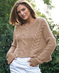 This incredibly soft and cozy style features a cable knit pattern throughout the body. Details include ribbed crewneck and cuffs, with single stitch finish at the hem. The perfect crop top for an easy everyday seasonal look! Composition: 76% Acrylic, 12% Mohair and 12% Wool