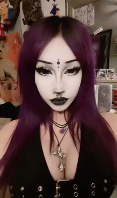 Crazy Goth Makeup, Goth Makeup Ideas Drawing, Vkei Makeup, White Face Makeup, Goth Makeup Extreme, Goth Makeup Looks Trad, Extreme Gothic Makeup, Makeup History, Goth Eye Makeup