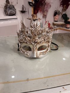 Papier-mâché mask made entirely by hand in our Atelier in Venice. Product in papier-mâché, silver leaf base and embellished with baroque decorations to make your disguise unique in its kind. Each product made is a unique piece so those who buy one of our exclusive creations will never find a copy the same as the materials used end up but above all we like to give a touch of exclusivity and originality to those who will have the pleasure of wearing a Sogno Veneziano Atelier product. Mascara Papel Mache, Costume Masks, Venetian Mask, Mask Halloween, Papel Mache, Costume Mask, Mask Making, Paper Mache, Silver Leaf