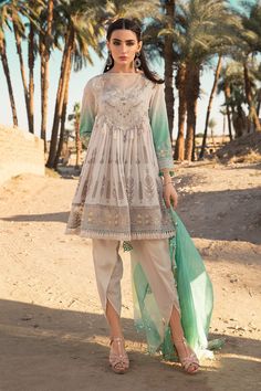 Eid Outfits Pakistani 2020, Eid Outfits Pakistani, Designer Winter Dresses, Pakistani Dresses Online Shopping, Pakistani Shalwar, Pakistani Women Dresses, Organza Suits, Designer Summer Dresses, Pakistani Dresses Online