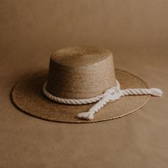 "When you touch it, you feel México. The flat top hat is a luxurious summer boho hat that is made by hand in México from palm straw. You can see the craftsmanship in the fine wickerwork. The natural materials make it a beautiful eye-catcher that also provides sun protection. The rope around the crown is perfect for a boho-chic Tulum vacation. * Handmade in México * Made from natural materials * 5-star rated model * Etsy's pick: selected by Etsy's style and trend editors SIZE: Medium Medium (M) = Adjustable Fedora With Flat Crown For Beach, Adjustable Flat Crown Fedora For The Beach, Natural Adjustable Boater Hat With Flat Crown, White Beach Hat With Flat Crown, White Flat Crown Beach Hat, White Flat Crown Hat For The Beach, White Flat Crown Sun Hat For The Beach, Woven Hats With Flat Crown For Beach, Woven Hats With Flat Crown For The Beach