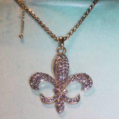 Nwt: Flu De Lis Is Full Of Clear Crystals 2" Long, 18" Chain, Y2k Gold Jewelry, Y2k Stuff, 2000s Accessories, Dreamy Jewelry, Clear Crystal Necklace, Grunge Jewelry, Pretty Jewelry Necklaces, Wire Jewelry Designs, Golden Necklace