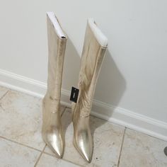 !! New!! Express Knee High Boots Gold Size 8. Stunning!! Gold Casual Boots For Party, Casual Gold Boots For Party, Casual Gold Pointed Toe Boots, Red Velvet Boots, Suede High Heel Boots, White Ankle Boots, Velvet Boots, Suede High Heels, Leather Heeled Boots