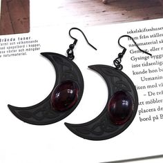 Glimmer in the night with Celtic Moon Witchcraft Earrings! Crafted with stainless steel and aligned with stunning black finishes, these remarkable Gothic earrings will bring a magical, witchy look to your style. Never worry about rust, allergy, fading, or deforming; stainless steel provides anti-acid and anti-alkali protection. Grandeur awaits! 🔮 Dark Witchcraft, Moon Witchcraft, Witch Knot, Celtic Moon, Rock Style Outfits, Moon Drop, Celtic Earrings, Gothic Earrings, Witch Jewelry