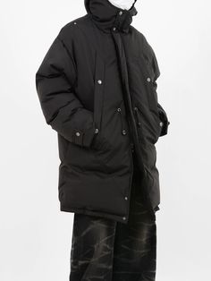 WN4437
■size(cm)





Length


Shoulder width


Chest


Sleeve length




M


93


60


124


71




L


94


62


128


72




XL


95


64


132


73




 
■model
175cm 60kg　L Oversized Black Long Sleeve Parka, Solid Down Outerwear With Padded Collar, Black Techwear Parka For Fall, Black Techwear Outerwear With Detachable Hood, Black Urban Parka With Pockets, Oversized Black Winter Parka, Puffer Outerwear With Stand Collar For Cold Weather, Cold Weather Puffer Outerwear With Stand Collar, Black Parka For Fall Streetwear