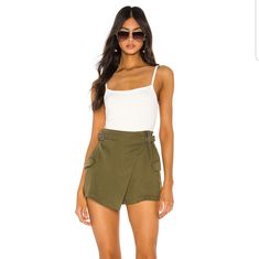 (New Never Worn) (Smoke Free Home) -Self: 75% Tencel, 25% Linen -Lining: 100% Rayon -Skirt Overlay With Buckled Waist Closure -Front Flap Pocket -Skort Measures Approx. 13.5 In Length Summer Night Out Skort, Green Summer Bottoms For Date Night, Green Bottoms For Summer Date Night, Summer Green Bottoms For Date Night, Green Bottoms For Date Night In Summer, Summer Skort For Date Night, Casual Summer Skort For Date Night, Summer Short Bottoms For Date Night, Chic Summer Shorts For Date Night