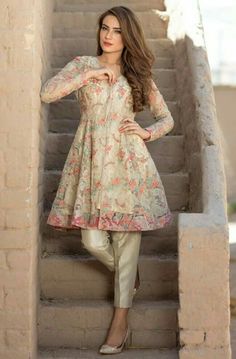 ★ Trending Pakistani Outfits, Trending Pakistani Dresses, New Trending Dress, Printed Dress Designs, Pakistani Suit Design, Outfit Ideas For Christmas, Christmas Streetwear, Frock Suit, Trending Dress