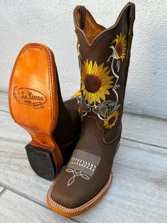 MADE IN MEXICO A true cowgirl boot, it features a genuine leather upper with fancy western embroidery. This boot utilizes an air mesh lining for excellent breathability without sacrificing quality, fit, or durability. This boots is sure to be one of your favorites, both in and out of the saddle. 1 1/2" heel height 11" shaft Western Sunflower embroidery Brown/Tan Leather Lightweight, leather outsole Pretty Cowgirl Boots, Country Girl Boots, Cute Cowgirl Boots, Sunflower Embroidery, Western Embroidery, Western Sunflower, Tan Leather Boots, Bota Country