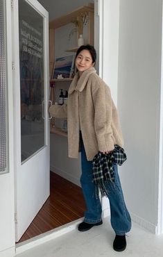 Beige Jacket Outfit, Beige Sweater Outfit, Milk Aesthetic, Kfashion Ulzzang, Winter Outfits Korean, Korean Winter Outfits, Outfits Minimal, Grunge Tops