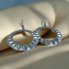 These vintage 80s silver hoop earrings feature a bold 3D design with shiny striped details, making them the perfect statement piece. The large round hoops dangle gracefully, adding a retro flair to any outfit. Lightweight yet eye-catching, these earrings are a must-have for lovers of vintage style and bold accessories! Type: Hoop Closure: Fish Hook Metal, Silver Toned Hoop Earrings Large, 80s Earrings, Statement Hoop Earrings, Bold Accessories, Retro Earring, Earrings Large, Large Hoop Earrings, Ethnic Jewelry, Jewelry Earrings Hoops