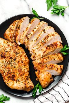 This foolproof recipe for making boneless chicken breast in the air fryer with give you perfectly juicy chicken every time. #airfryer #chickenbreast #chicken #lowcarb #healthyrecipes #weightwatcherrecipes Air Fryer Chicken Breast, Air Fryer Recipes Chicken Breast, Air Fryer Recipes Chicken, Air Fryer Dinner Recipes, Air Fryer Healthy, Skinny Taste Recipes, Air Fryer Recipes Easy, Air Fryer Recipes Healthy