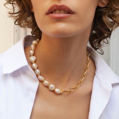 The necklace is made using real baroque pearls. Baroque pearls have a unique natural and organic look. Each pearl attracts attention with its unique shapes and natural shine. The chain length of the necklace is adjustable. In this way, you can wear the necklace on your neck in any way you want. This adjustable chain, which you can choose as long or short, offers ease of use. Produced from 925 sterling silver with specially protected 22 carat gold plating, this jewellery has high quality standard Luxury Baroque Pearl Chain Necklace, Luxury Pearl Necklace With Chain, Handmade Elegant Pearl Chain Necklace, Elegant Handmade Pearl Chain Necklace, White Baroque Pearl Necklace With Chain, Baroque Pearl Necklace With Pearl Chain, Jewelry Cleaning, Gold Baroque, 22 Carat Gold