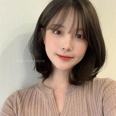 Gimana rasanya punya pacar seorang idol terkenal? Tetapi kamu send… #romansa # Romansa # amreading # books # wattpad Medium Haircut, Hair Style Korea, Hair Idea, Hair Stylist Life