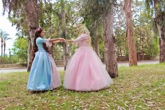 Princess And The Pauper Costume, Erika And Anneliese, Barbie Erika, Barbie Cosplay, The Princess And The Pauper, Time Aesthetic, Barbie Fairytopia, Barbie Dresses, Princess And The Pauper