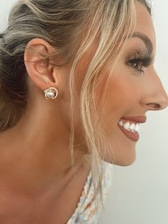 "Introducing Elegant Pearl and Rhinestone Earring Studs for any occasion! Our earrings are perfect for your special day or for adding a touch of elegance to your everyday look. Our collection features pearl and rhinestone studs crafted from high quality material for maximum brilliance. Whether you're looking for a classic style or something a bit more modern, our earrings are sure to make you stand out. Make a statement with these beautiful pieces and add a touch of sophistication to any outfit. Wedding Diamond Earrings With Rhinestones, Pearl Earrings With Rhinestones For Wedding, Sparkling Pearl Earrings For Wedding, Wedding Clip-on Earrings With Sparkling Stones, Wedding Pearl Earrings With Diamond, Wedding Pearl Diamond Earrings, Gold Rhinestone Clip-on Earrings For Wedding, Rhinestone Earrings Studs, Bridal Stud Earrings