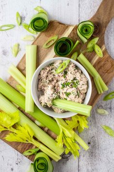 Tuna pate in a white bowl on a wooden serving board, surrounded by celery sticks. Healthy Filling Lunch, Cold Dip Recipes, Pate Recipes, Party Dip Recipes, Celery Sticks, Healthy Tuna, Filling Lunch, Canned Tuna