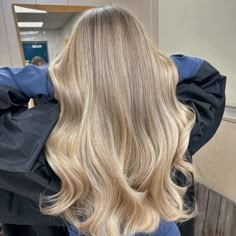 Soft Blonde Hair, Hair Chignon, Blonde Hair Goals, Blonde Shades, Balayage Ideas, Perfect Blonde Hair, Bright Blonde Hair, Hairstyles Inspiration