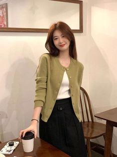 Korean Office Look, Simple Korean Outfits, Simple Work Outfits, Simple Casual Outfits, Outfit Korean Style, Clean Fashion