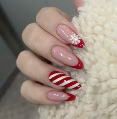 New Years Nail Art Ideas, Manicure New Year, New Year Manicure, Classy Gel Nails, New Year Nail Art, Ideas For The New Year, Snow Nails, Cute Short Nails, Casual Nails